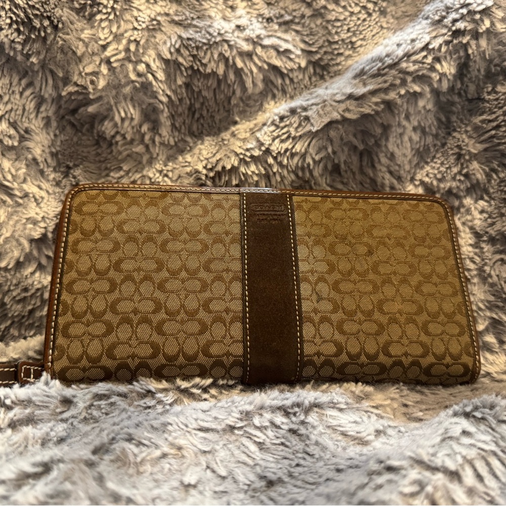 Vintage Coach long wallet. Good condition